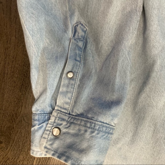 Guess Large Denim Shirt - Picture 4 of 7